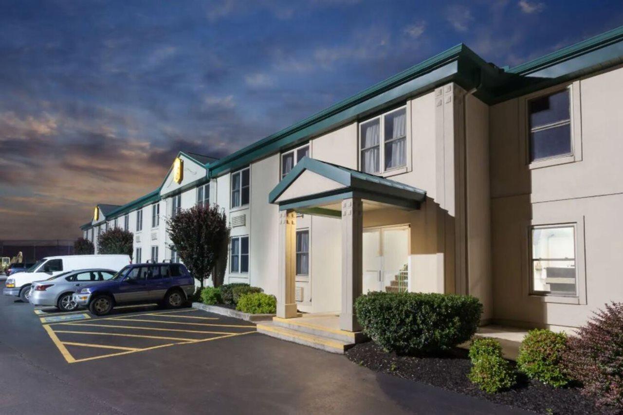 Super 8 By Wyndham Harrisburg Hershey West Dış mekan fotoğraf