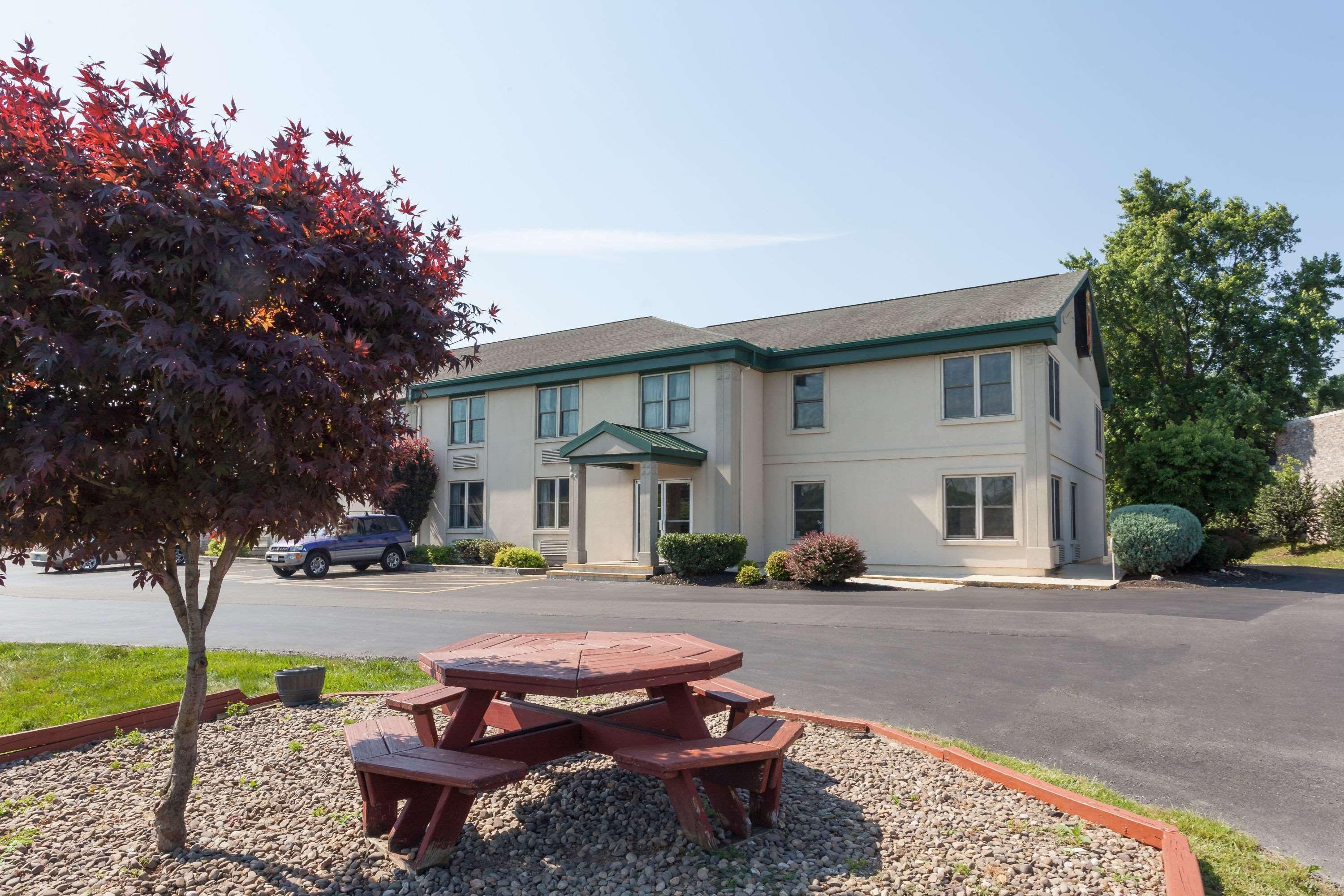 Super 8 By Wyndham Harrisburg Hershey West Dış mekan fotoğraf